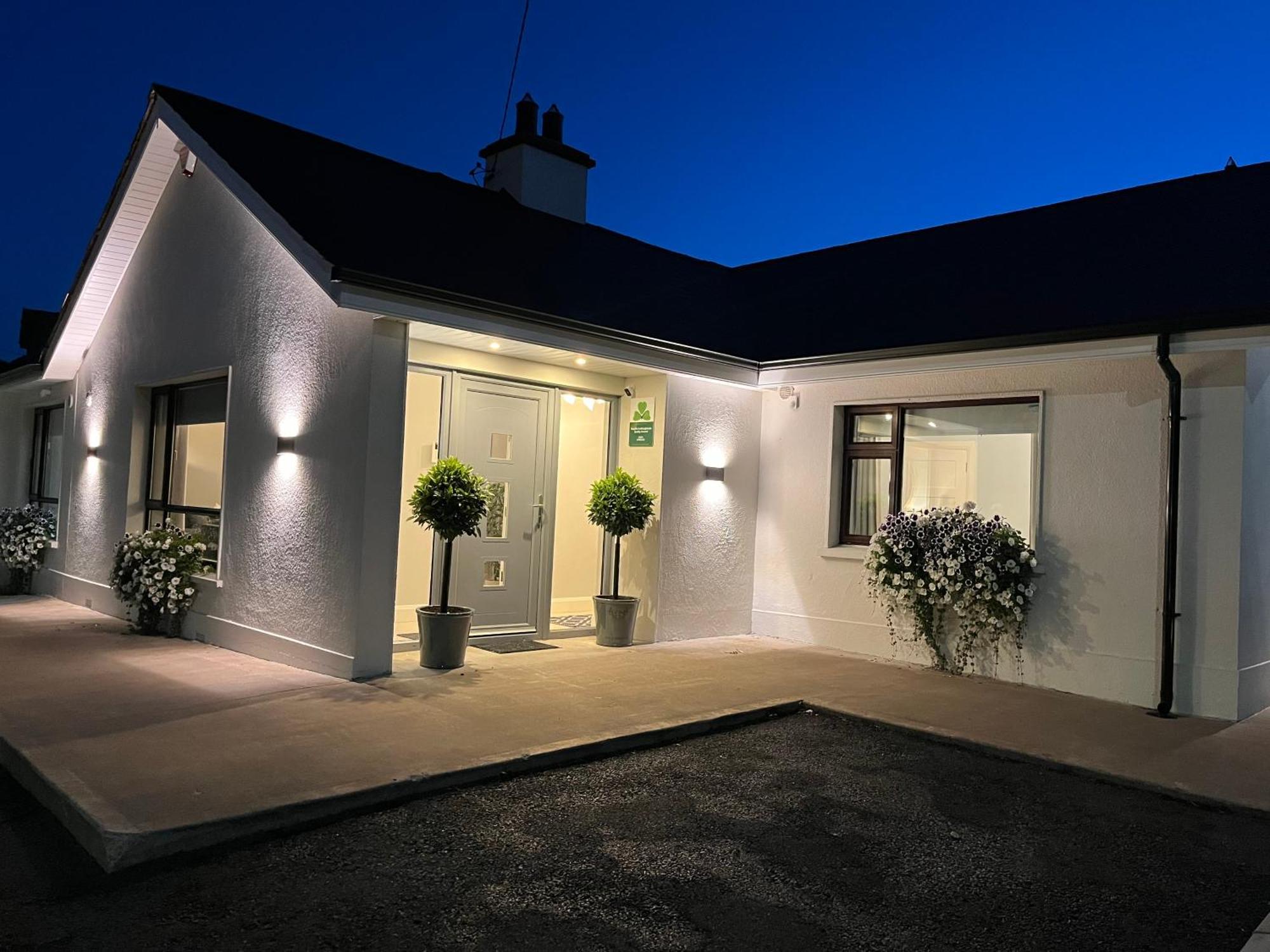 The Hillcrest, Luxury Accommodation In Castleblayney Town Exterior foto